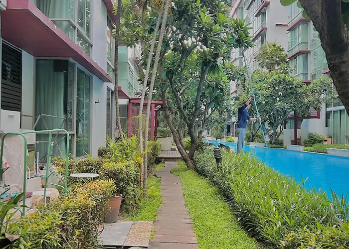 Apartment In With Pool And Garden *