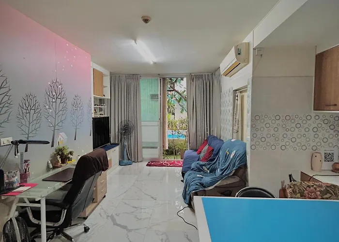 In With Pool And Garden Apartment