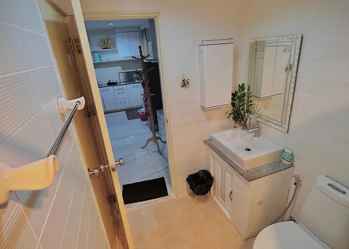 In With Pool And Garden Apartment Bangkok
