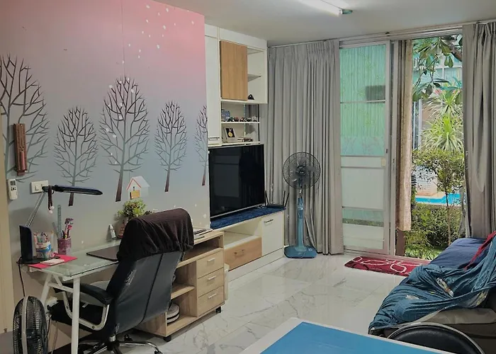 Apartment In With Pool And Garden