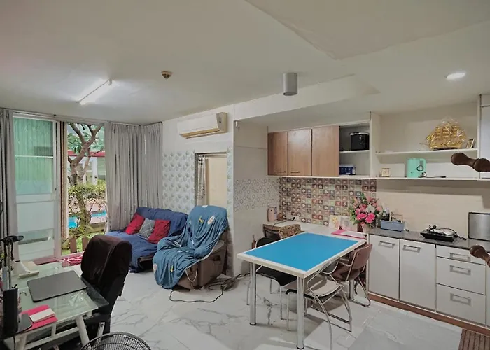 In With Pool And Garden Apartment *